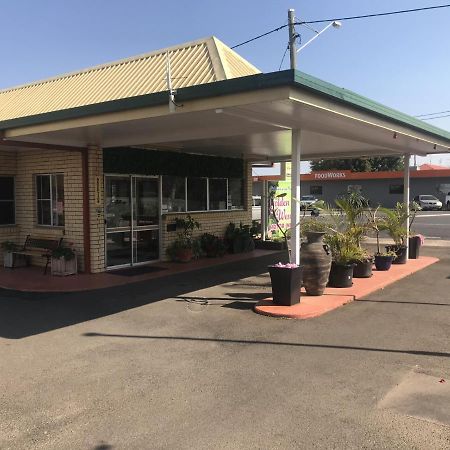 Golden West Motor Inn Miles Exterior photo