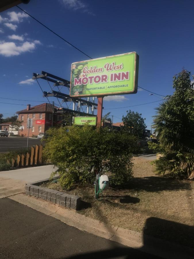 Golden West Motor Inn Miles Exterior photo